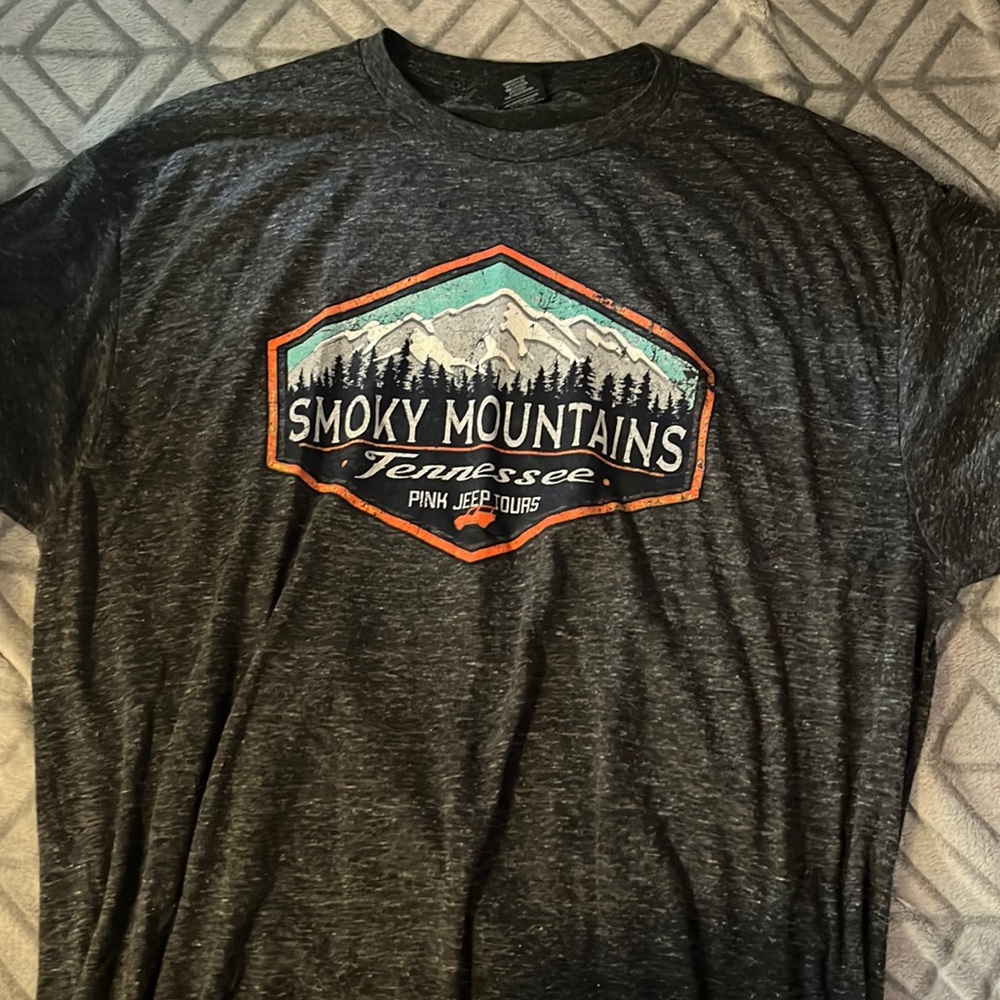 Smoky Mountains, Tennessee T-Shirt, Size XL.